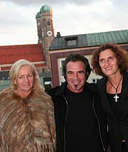 (v.l.) Ullie Emig (GF Rock Star Baby), Tico Torres, Innegrit Volkhardt (Bayerischer Hof) (Foto: Martin Schmitz)